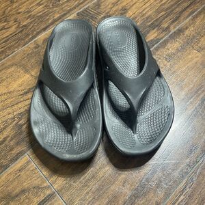 OOFOS OOriginal Sandals Unisex Women 10 Men 8 Black Comfort Beach Recovery